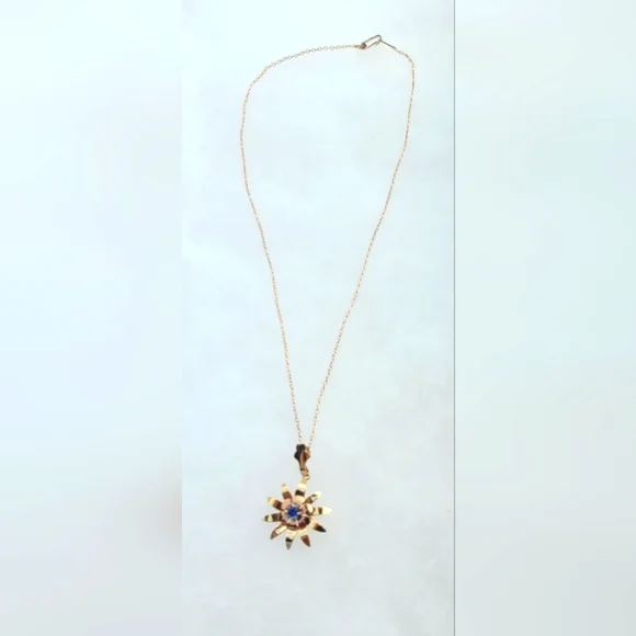 10k Flower Pendant - Picture 4 of 4